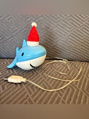 Philips USB Powered LED Christmas Light Shark With Red Hat Color Changing
